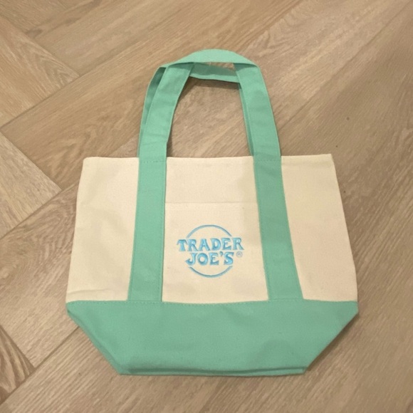 Trader Joe’s Viral Mini Pastel Green Canvas Tote New Without Tag - Picture 1 of 4